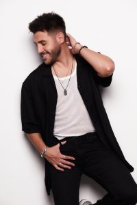 Antonio José posando para Air Europa